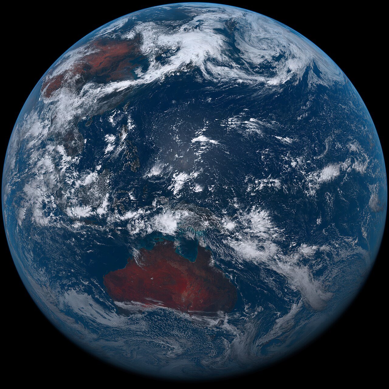 気象衛星ひまわり8号が撮影した、雲に覆われた東半球